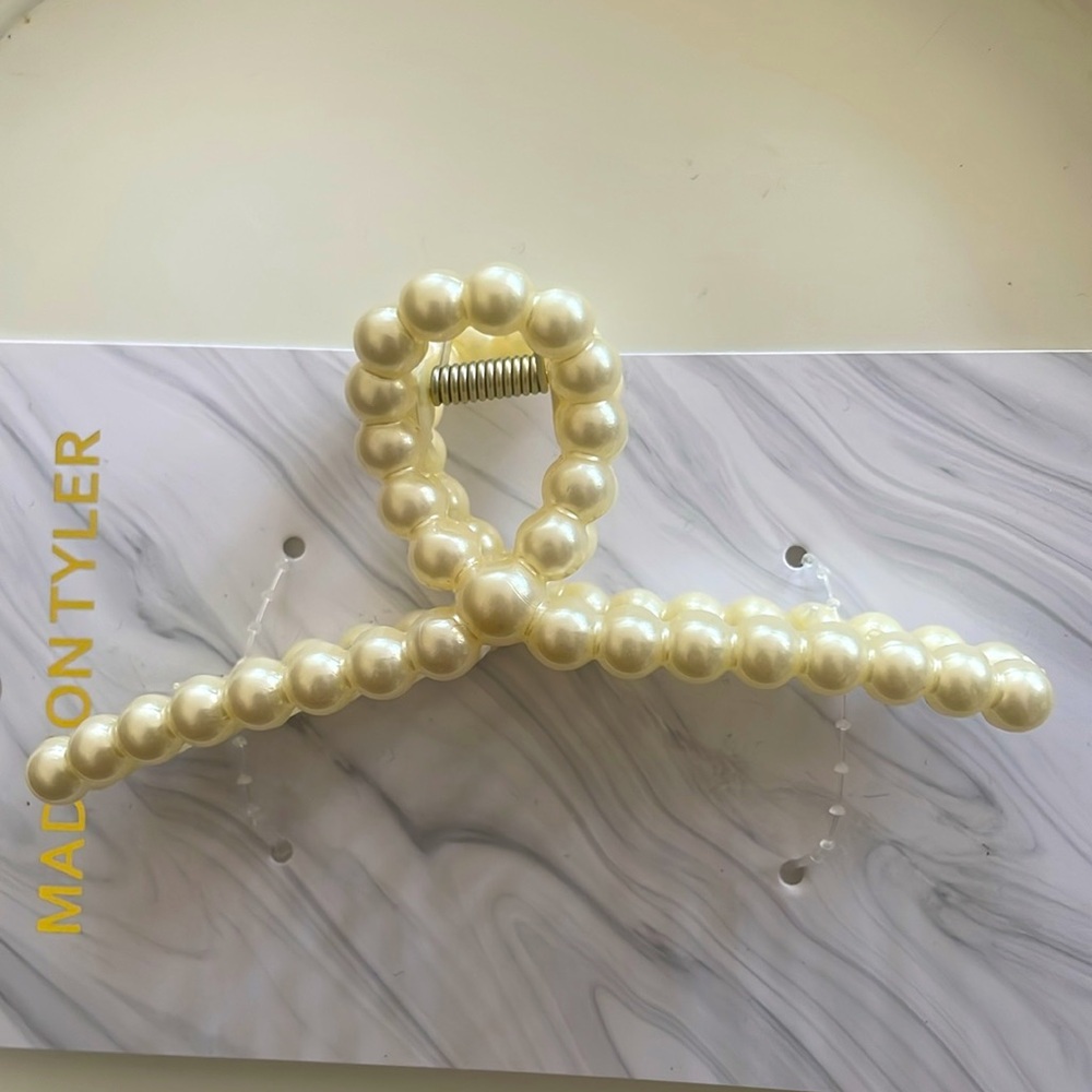 Large Faux Pearl Hair Claw Clip